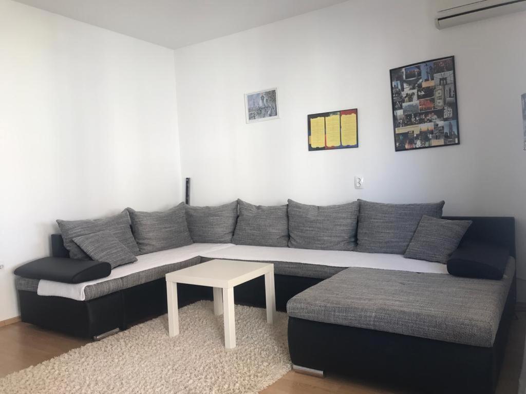 Apartments Vojin Τρογκίρ Εξωτερικό φωτογραφία