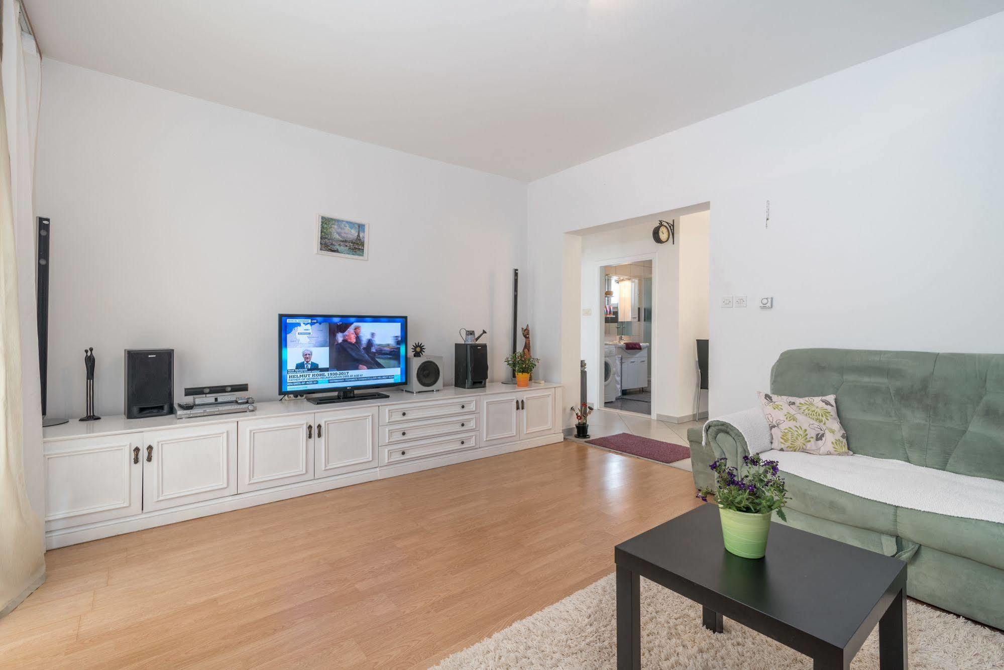 Apartments Vojin Τρογκίρ Εξωτερικό φωτογραφία